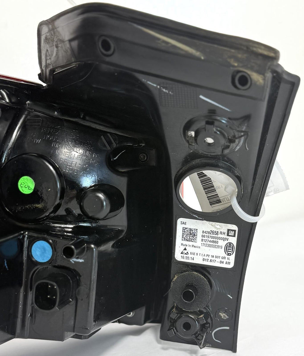 2018-2019 CHEVROLET EQUINOX TAILLIGHT RIGHT SIDE QUARTER MOUNT LED OEM