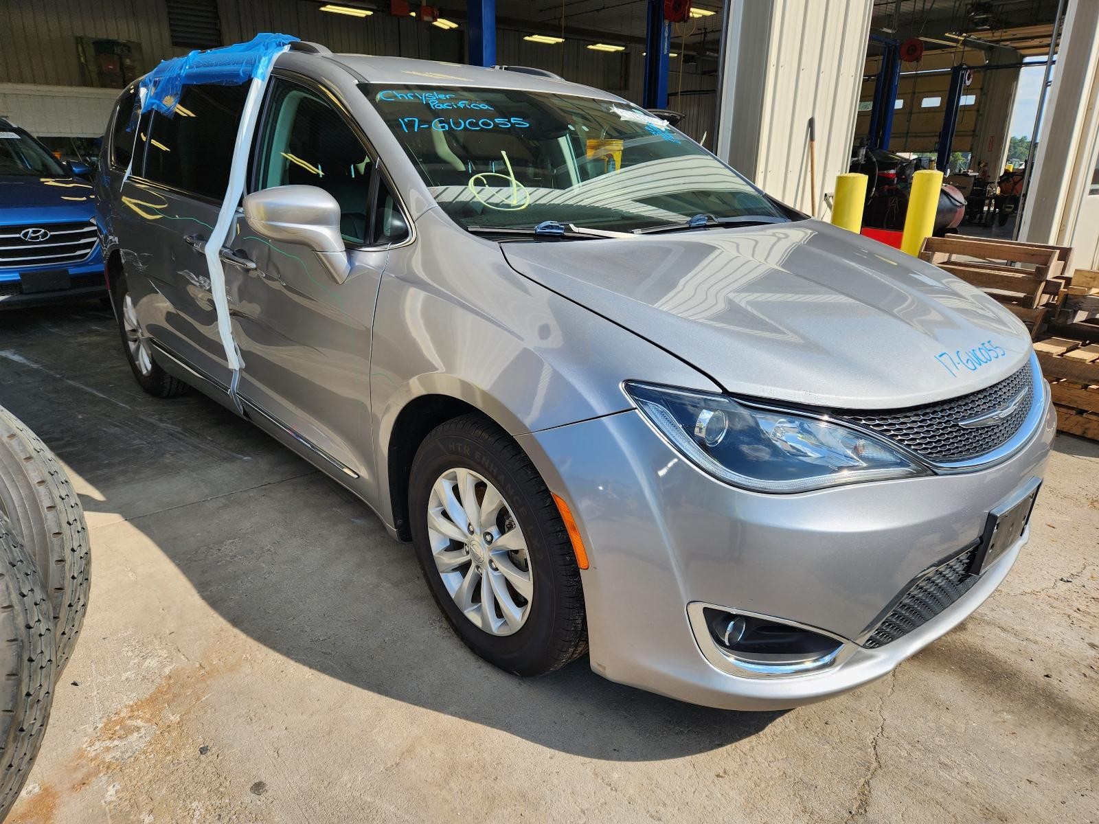 Used Right Door Mirror fits: 2017 Chrysler Pacifica power heated manual folding