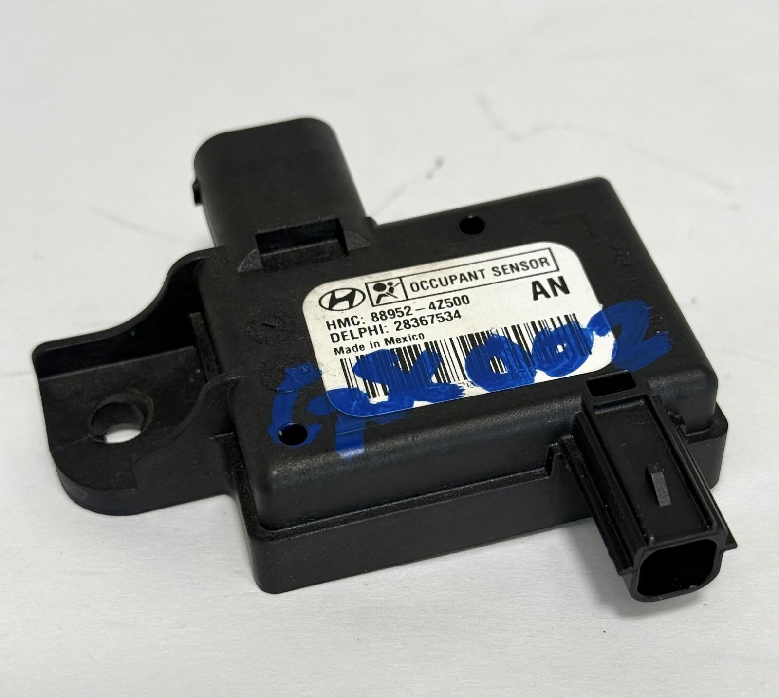 2013-2018 HYUNDAI SANTA FE RIGHT PASSENGER SEAT OCCUPANCY SENSOR OEM