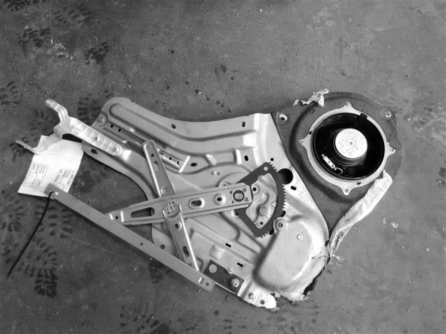 Used Rear Left Door Window Regulator Rear fits: 2011 Kia Soul electric Rear Left