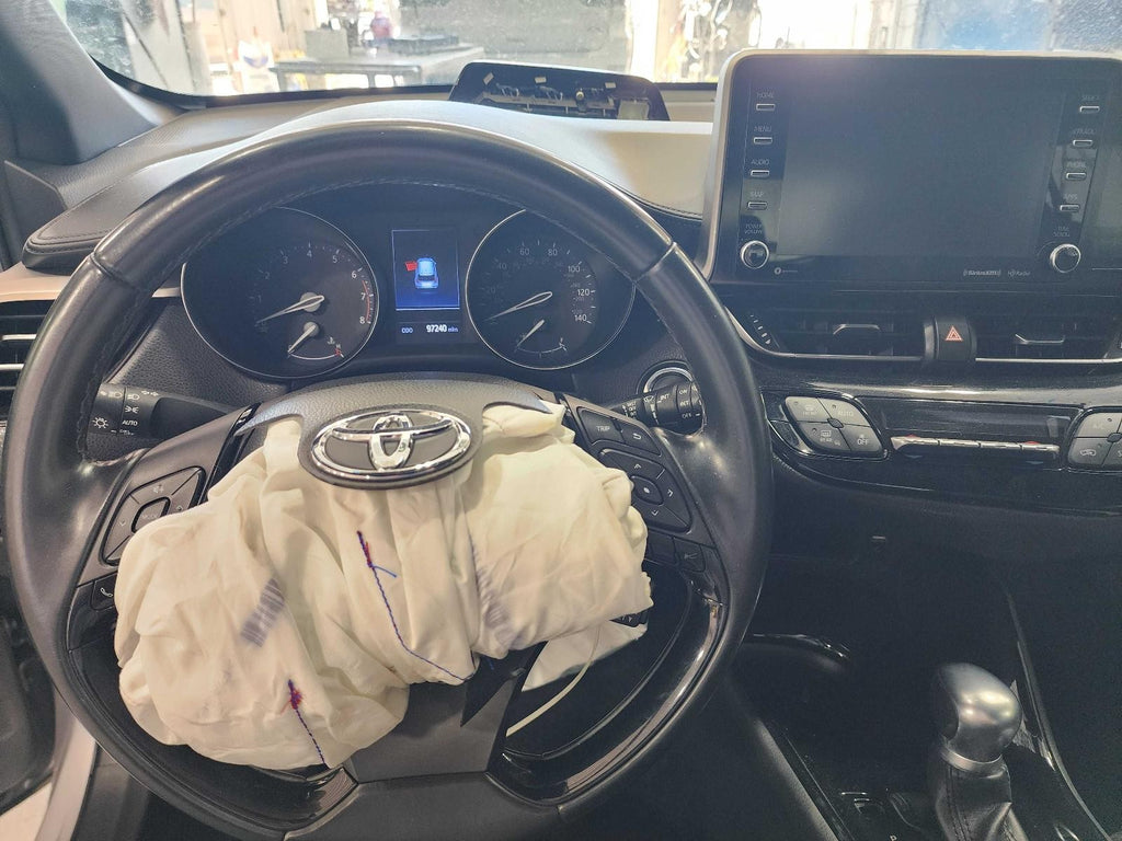 Used Front Center Interior Rear View Mirror fits: 2019 Toyota C-hr w/automatic d