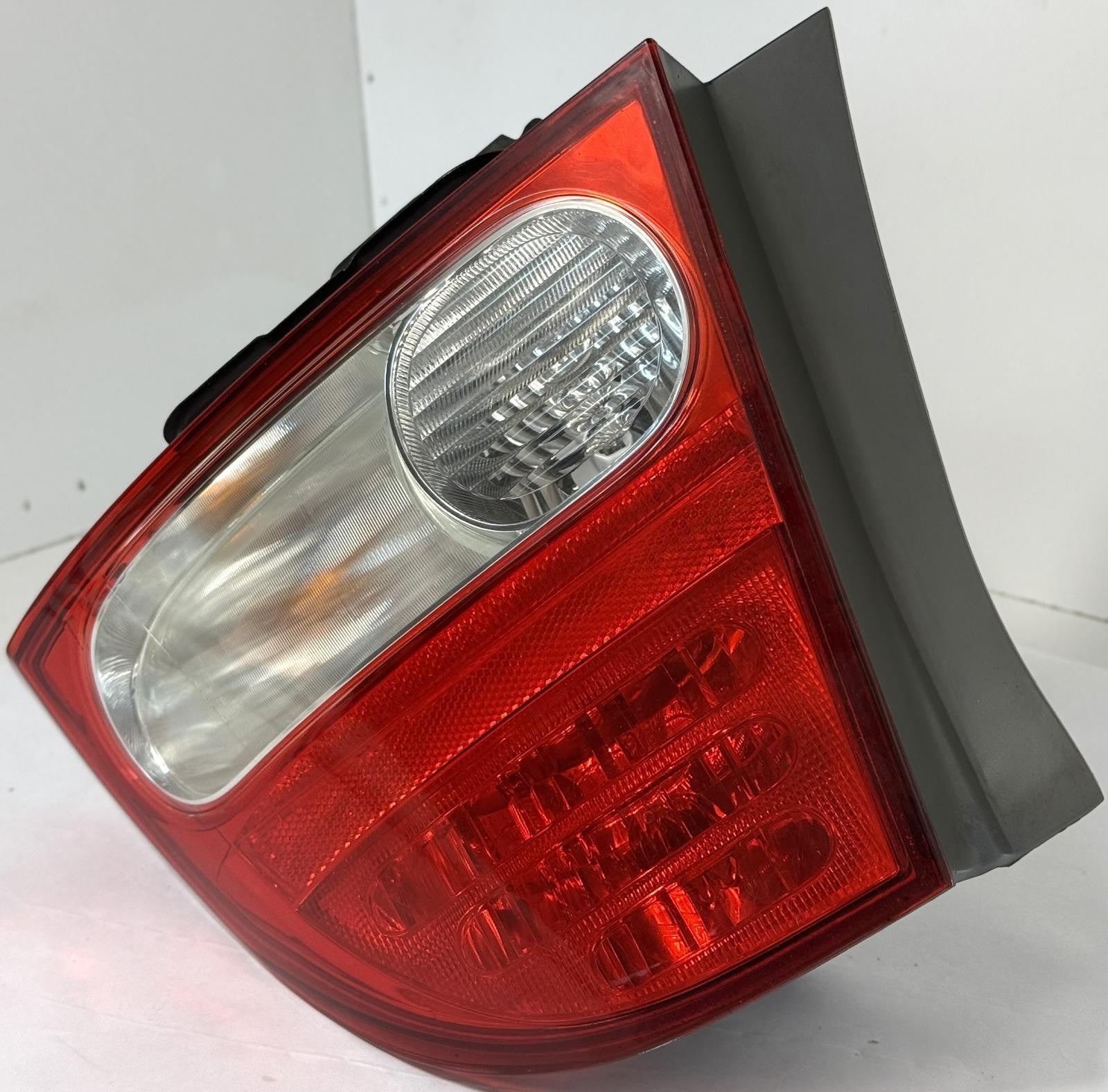 2009-2011 HONDA CIVIC TAILLIGHT RIGHT SIDE QUARTER MOUNT SEDAN OEM