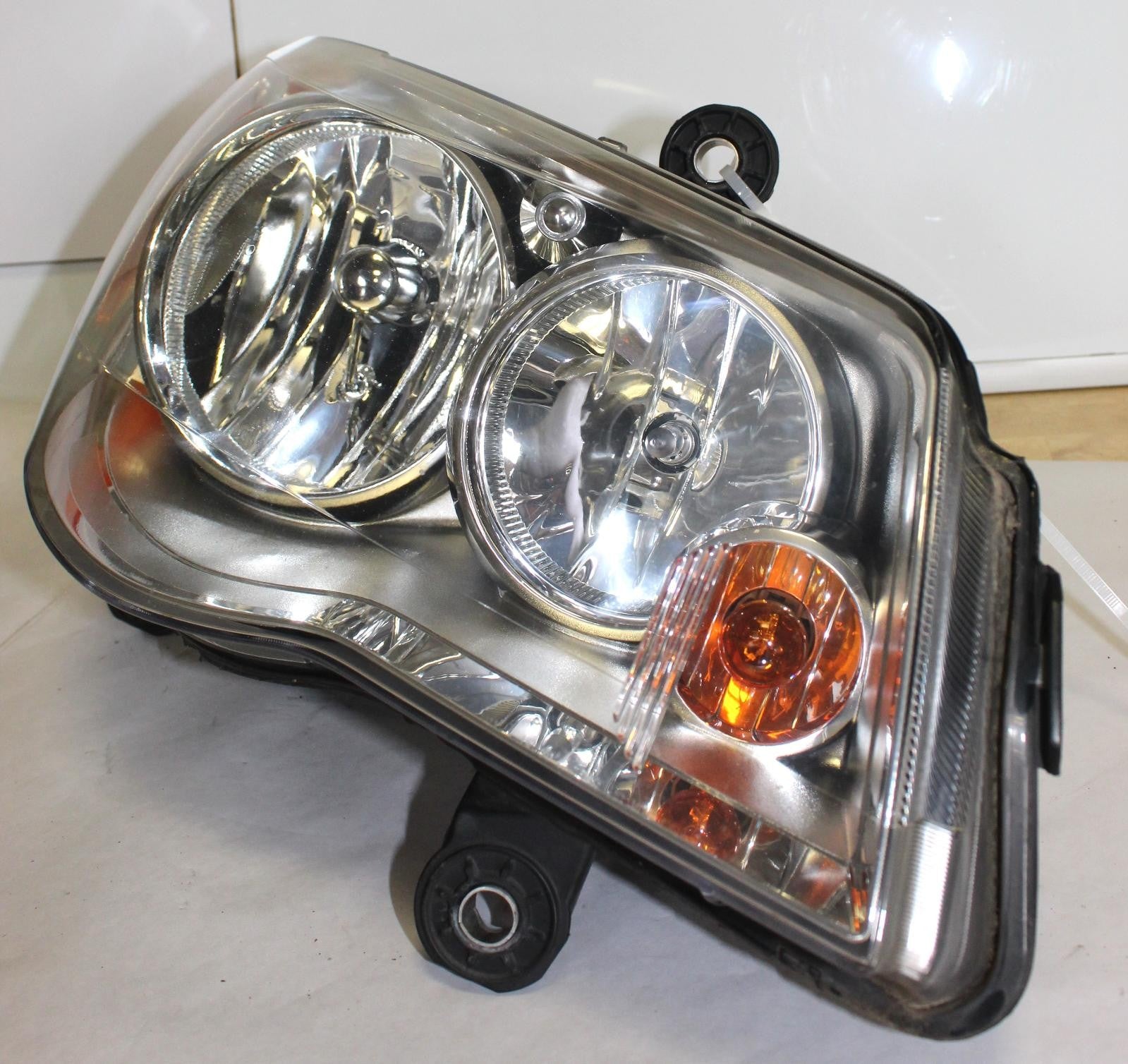 Used Right Headlight Assembly fits: 2016 Chrysler Town & country exc. automatic