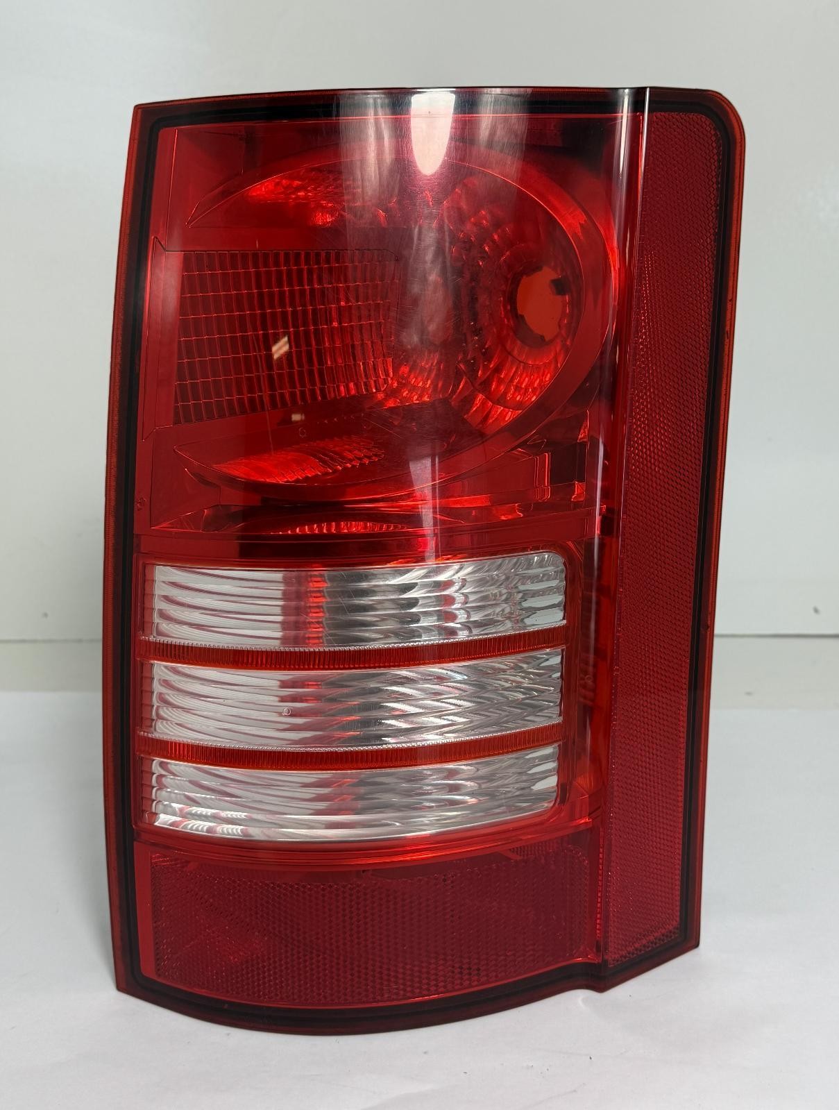 2008-2010 CHRYSLER TOWN & COUNTRY TAILLIGHT RIGHT SIDE OEM