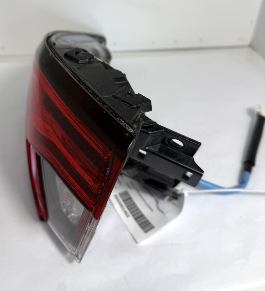 2016-2019 LEXUS RX450H TAILLIGHT RIGHT SIDE QUARTER MOUNTED OEM 