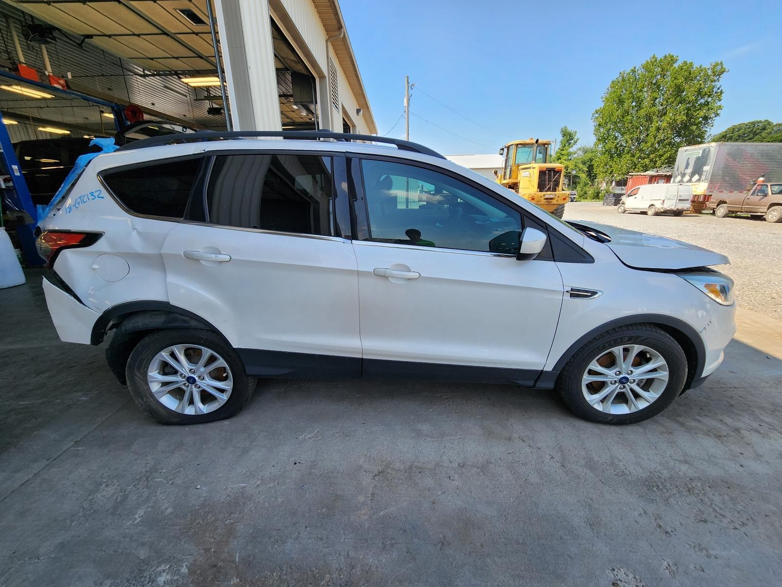 Used Right Windshield Wiper Motor fits: 2018 Ford Escape Right Grade A