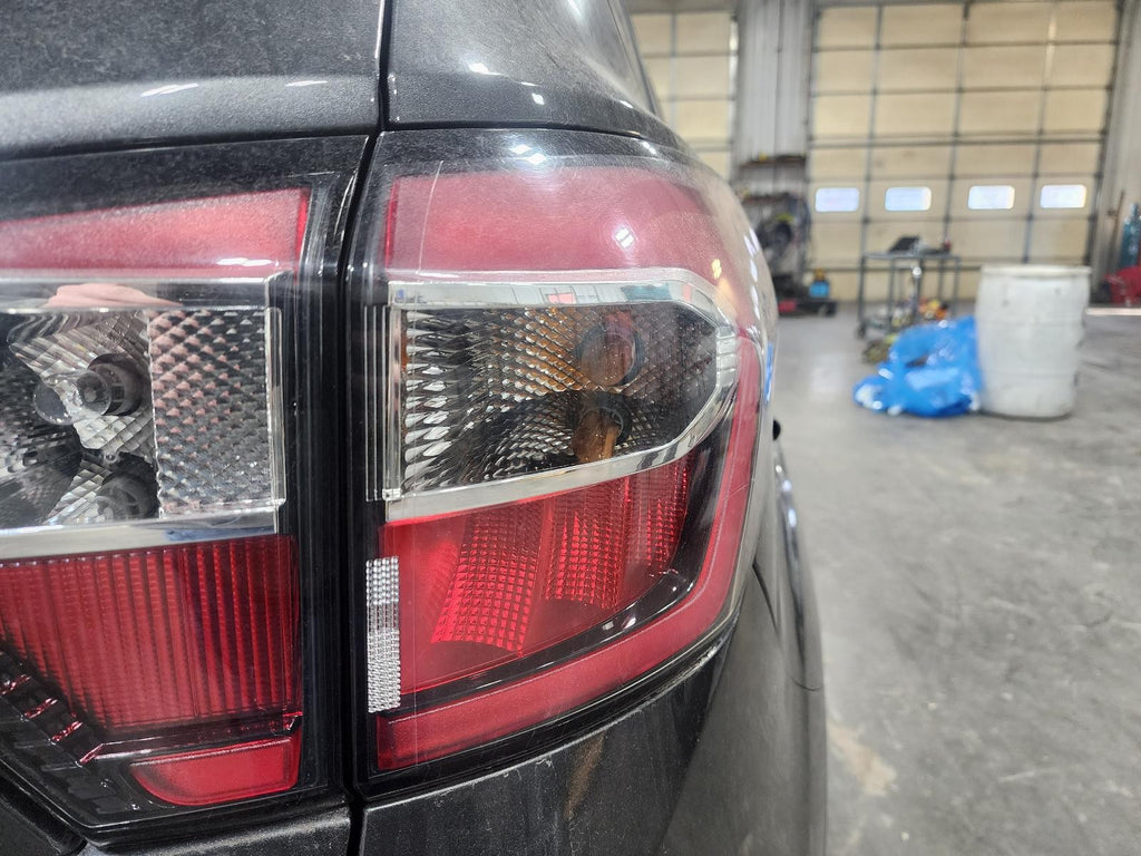 Used Right Tail Light Assembly fits: 2017 Ford Escape quarter panel mounted brig
