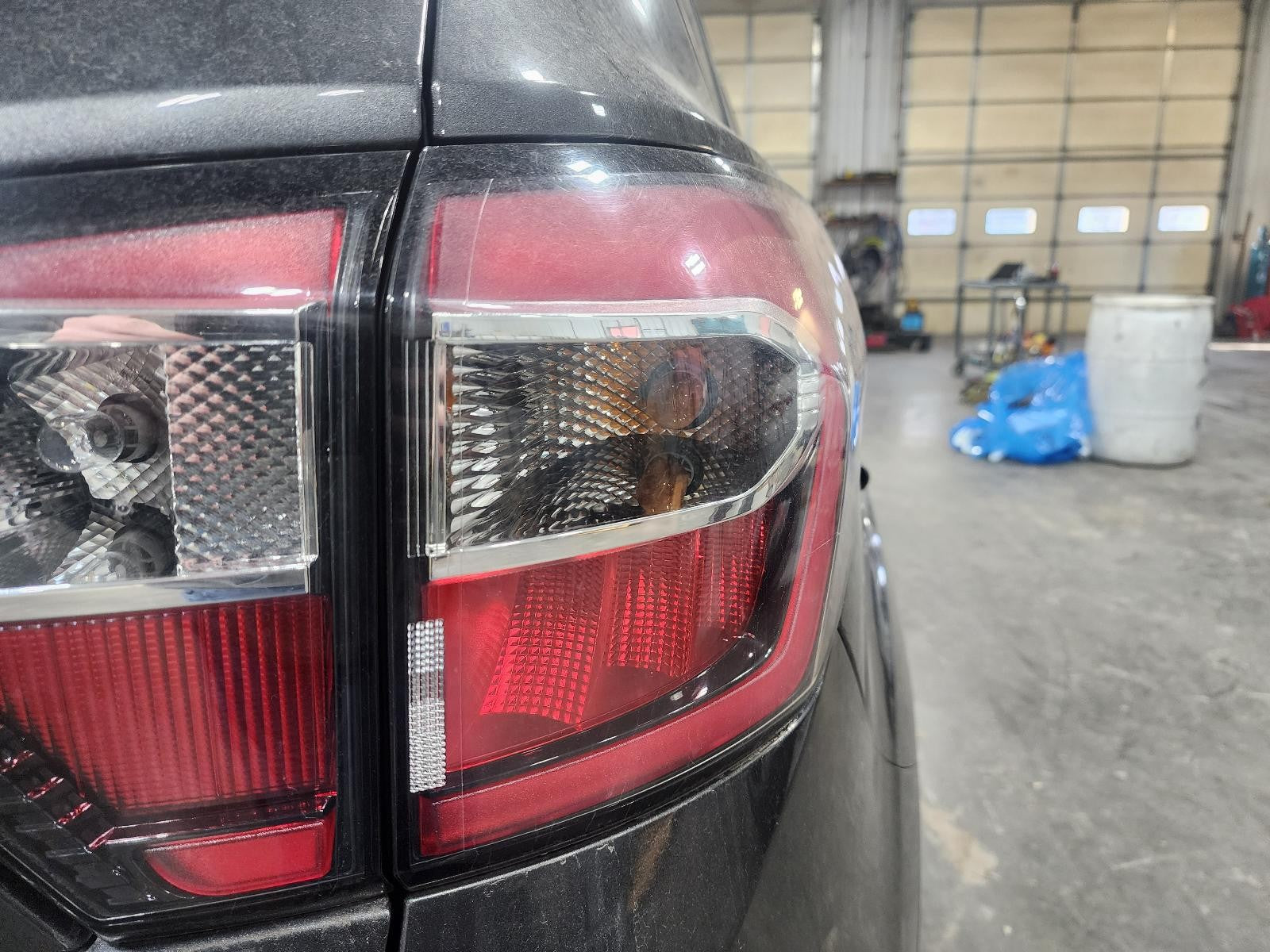Used Right Tail Light Assembly fits: 2017 Ford Escape quarter panel mounted brig