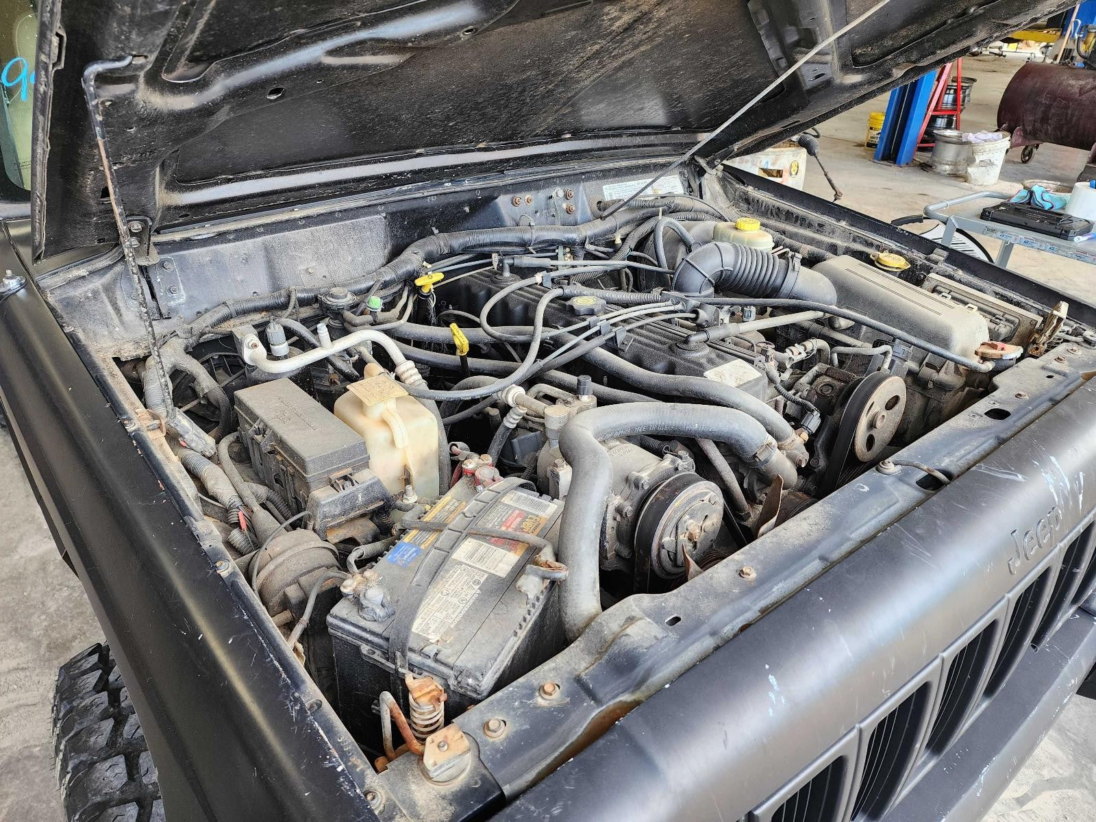Used Alternator fits: 1999 Jeep Cherokee 124 amp Grade C