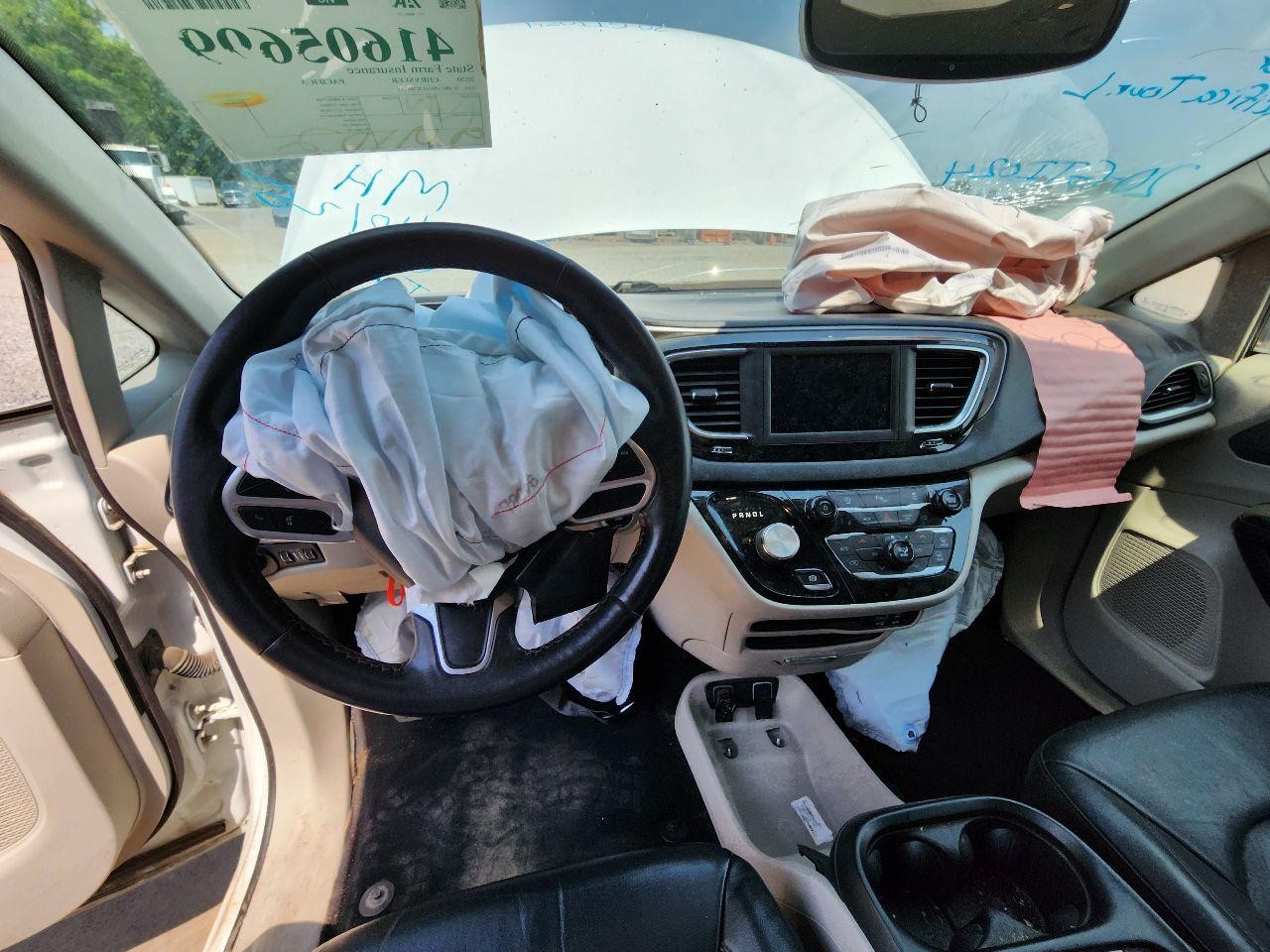 Used Left Door Mirror fits: 2020 Chrysler Pacifica power manual folding w/o came