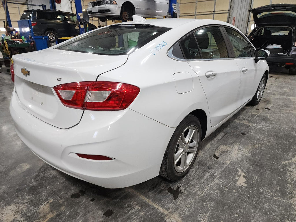Used Left Door Mirror fits: 2016 Chevrolet Cruze w/o turn signal w/heated opt DL