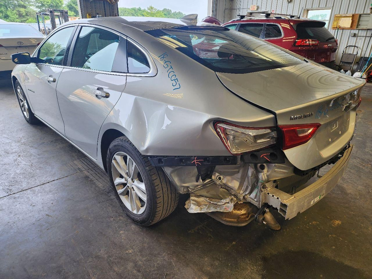 Used Wheel fits: 2018 Chevrolet Malibu aluminum 17x7-1/2 opt RSC Grade A