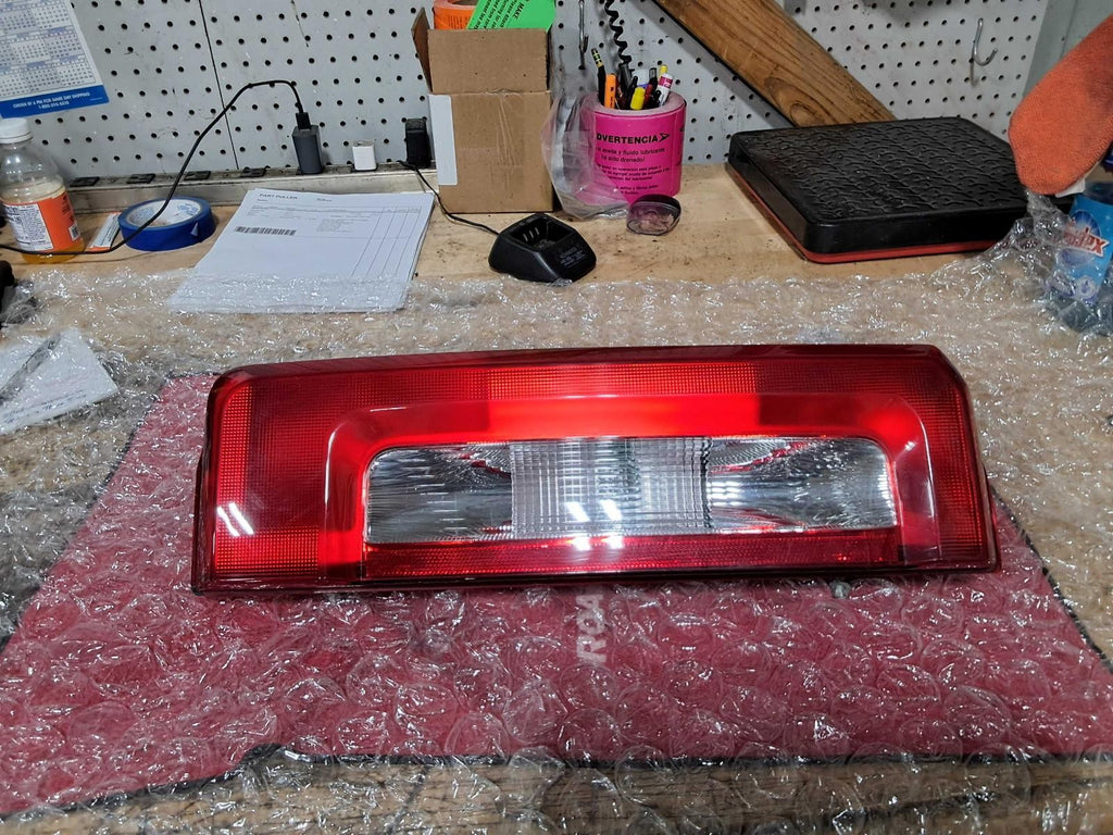 Used Left Tail Light Assembly fits: 2024 Ford F350SD PICKUP incandescent w/o LED
