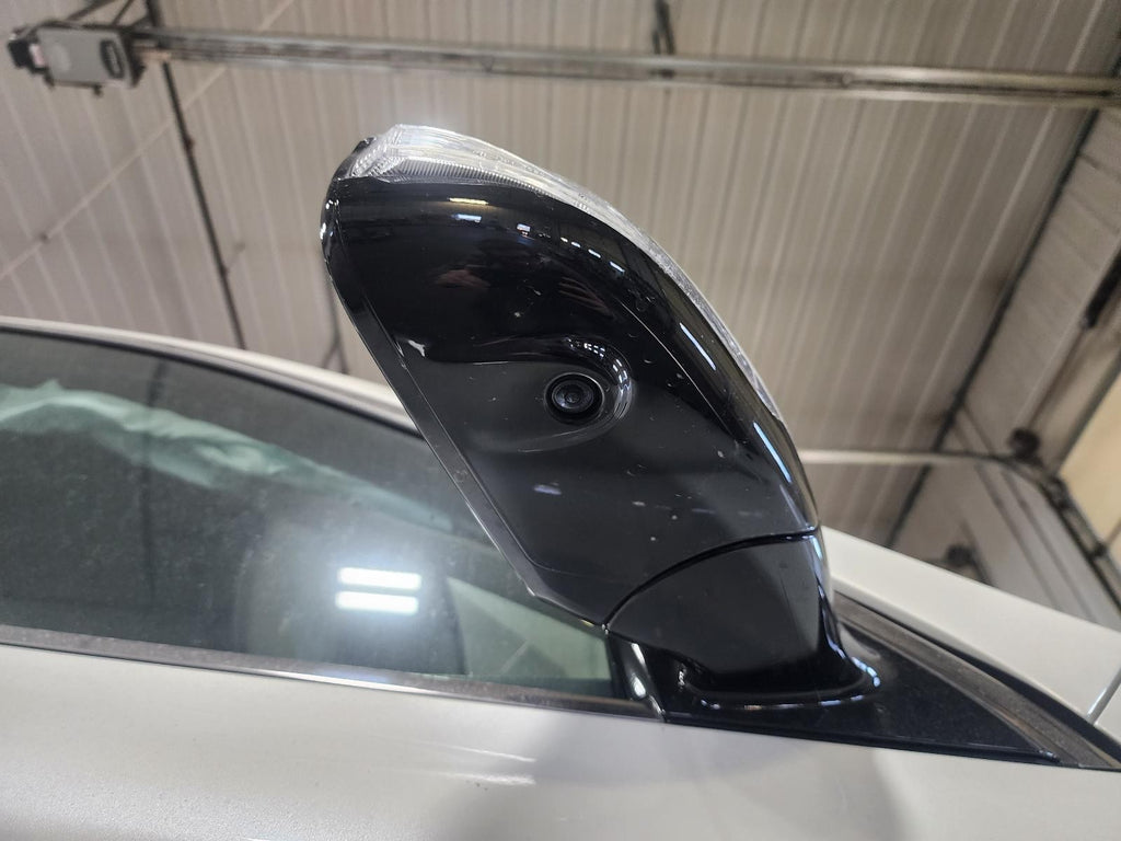 Used Right Door Mirror fits: 2019 Infiniti QX60 power power folding and heated w