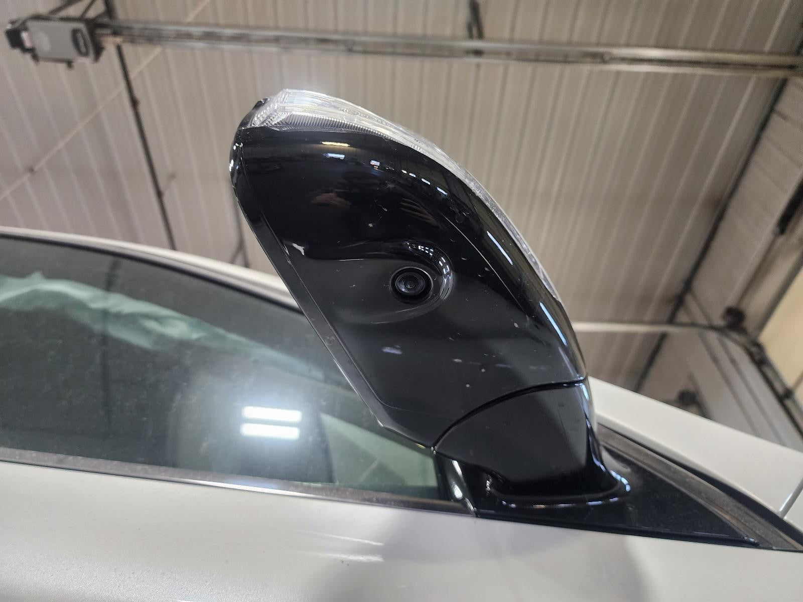 Used Right Door Mirror fits: 2019 Infiniti QX60 power power folding and heated w