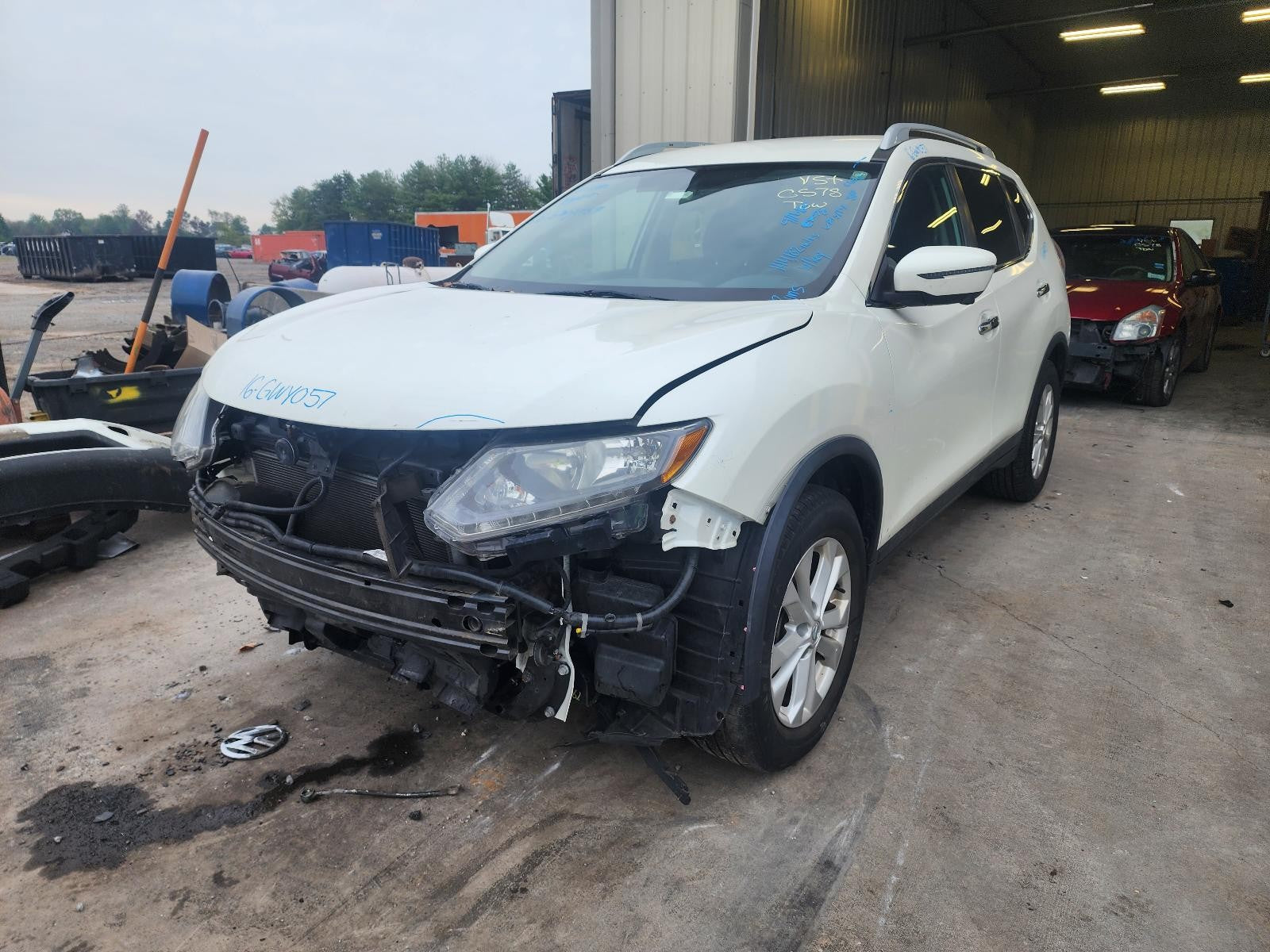 Used Left Headlight Assembly fits: 2016 Nissan Rogue VIN 5 1st digit USA built h