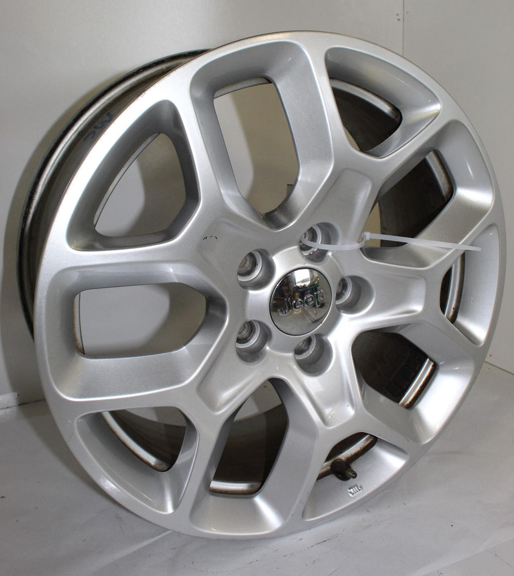 Used Wheel fits: 2016 Jeep Renegade 17x7 aluminum Grade A