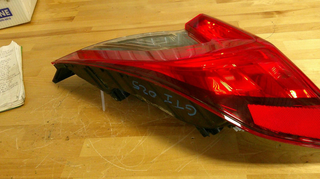 Used Right Tail Light Assembly fits: 2016 Honda Civic Sedan quarter mounted Righ