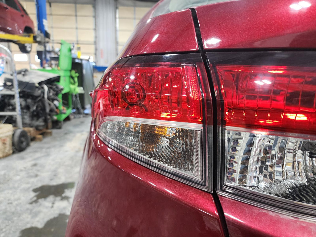 Used Left Tail Light Assembly fits: 2022 Toyota Corolla Sedan quarter panel moun