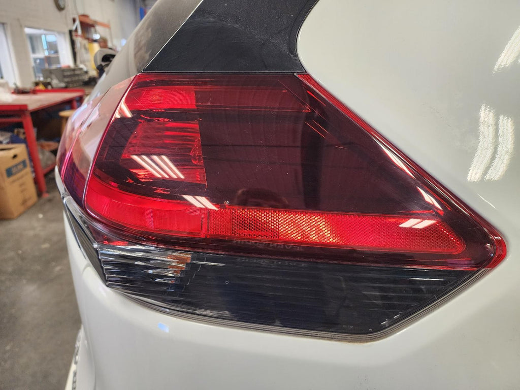 Used Right Tail Light Assembly fits: 2020 Nissan Rogue VIN 5 1st digit USA built