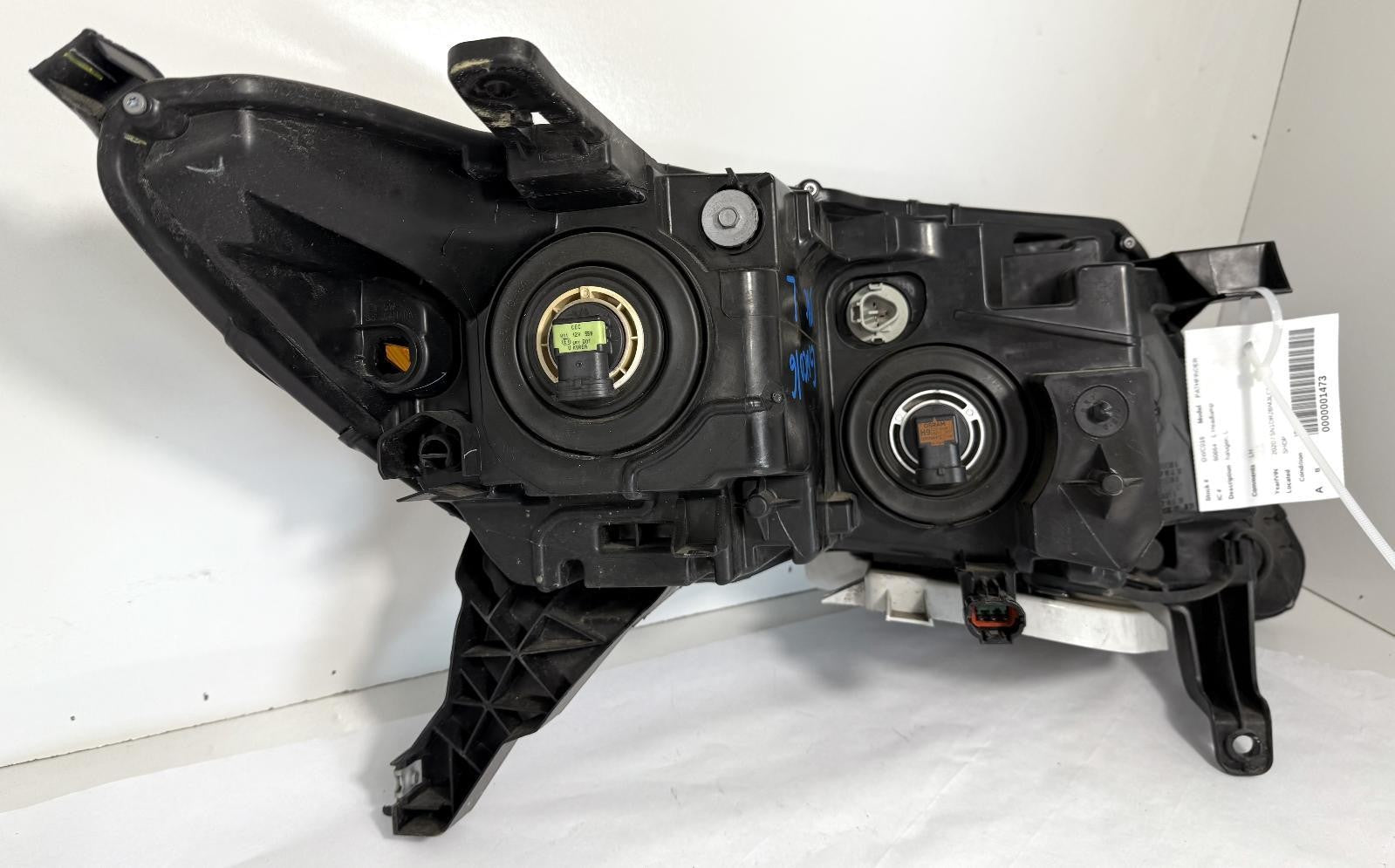 2017-2020 NISSAN PATHFINDER HEADLIGHT LEFT SIDE HALOGEN OEM