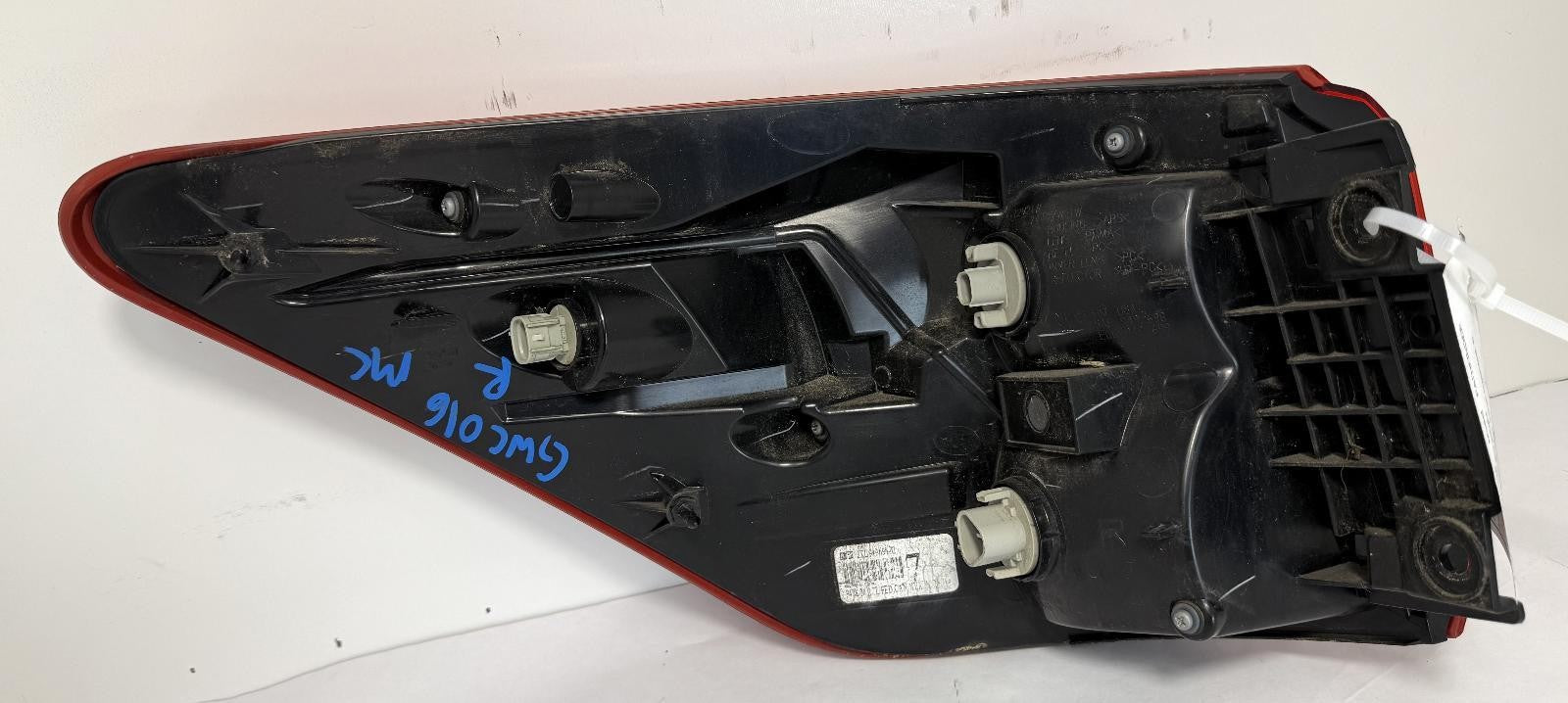 2017-2020 NISSAN PATHFINDER TAILLIGHT RIGHT SIDE QUARTER MOUNT OEM