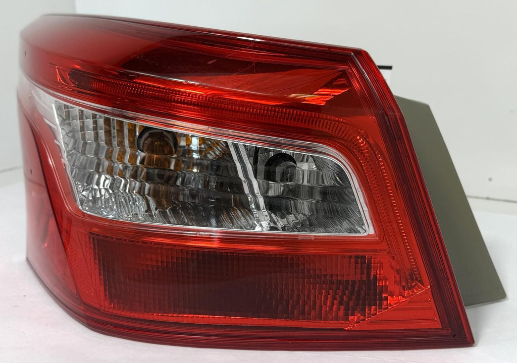 2016-2019 NISSAN SENTRA TAILLIGHT LEFT SIDE QUARTER PANEL MOUNTED OEM