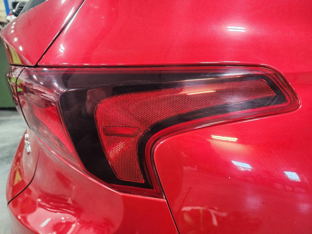 Used Right Tail Light Assembly fits: 2020 Hyundai Santa fe SWB LED quarter panel