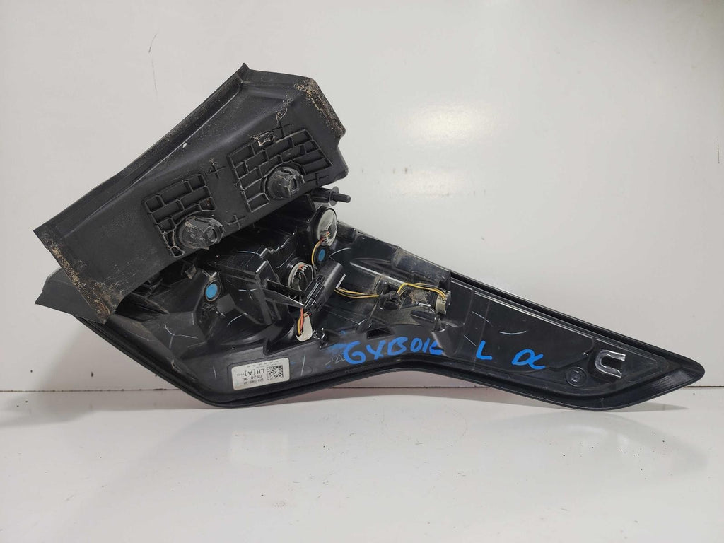 Used Left Tail Light Assembly fits: 2018 Ford Escape quarter panel mounted brigh