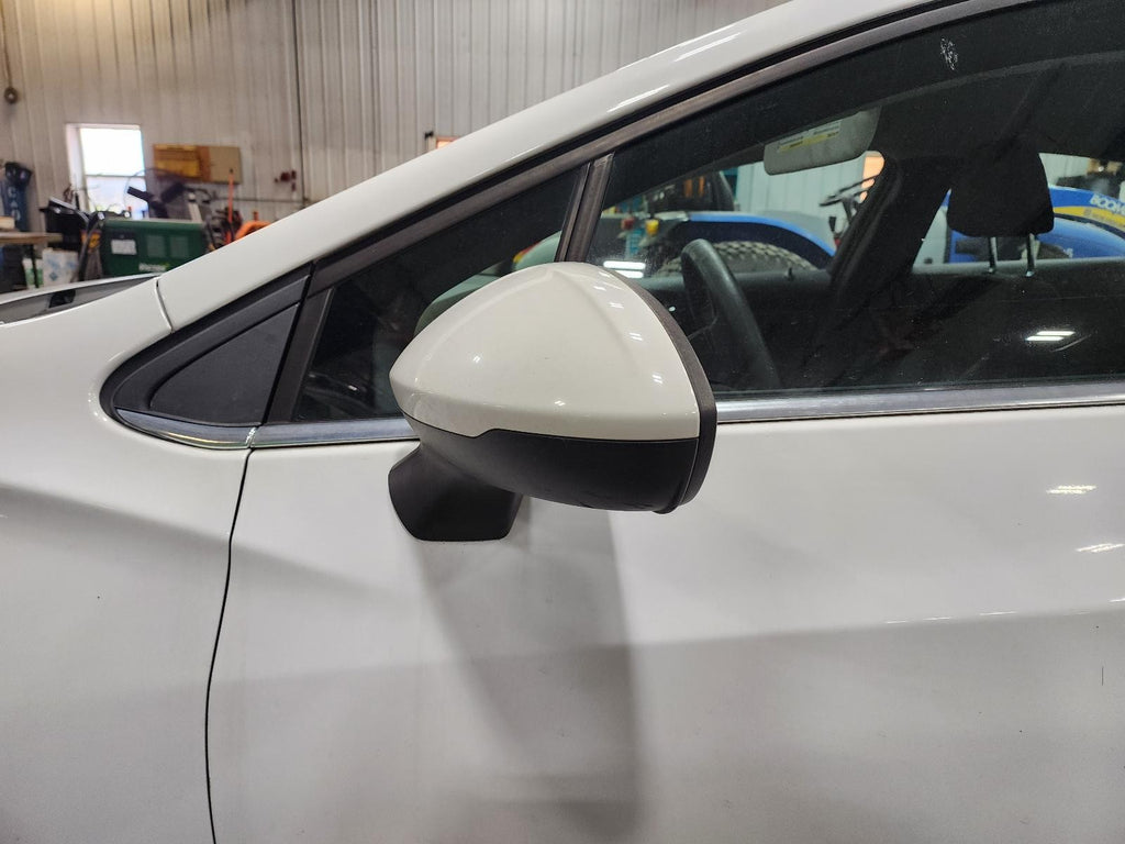 Used Left Door Mirror fits: 2016 Chevrolet Cruze w/o turn signal w/heated opt DL