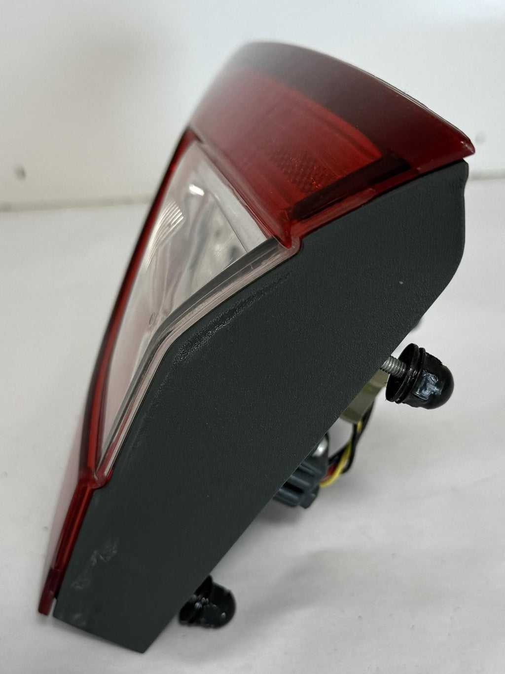 2013-2016 FORD FUSION TAILLIGHT LID MOUNT RIGHT PASSENGER SIDE OEM