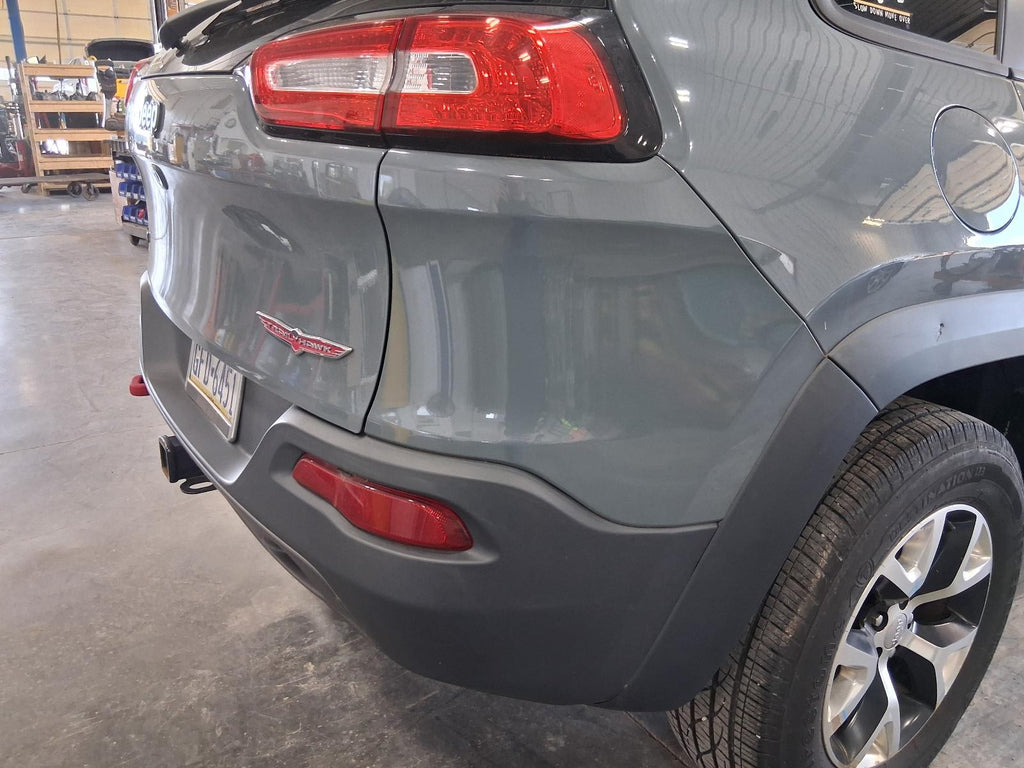 Used Rear Bumper Assembly Rear fits: 2014 Jeep Cherokee w/rear tow hook w/traile