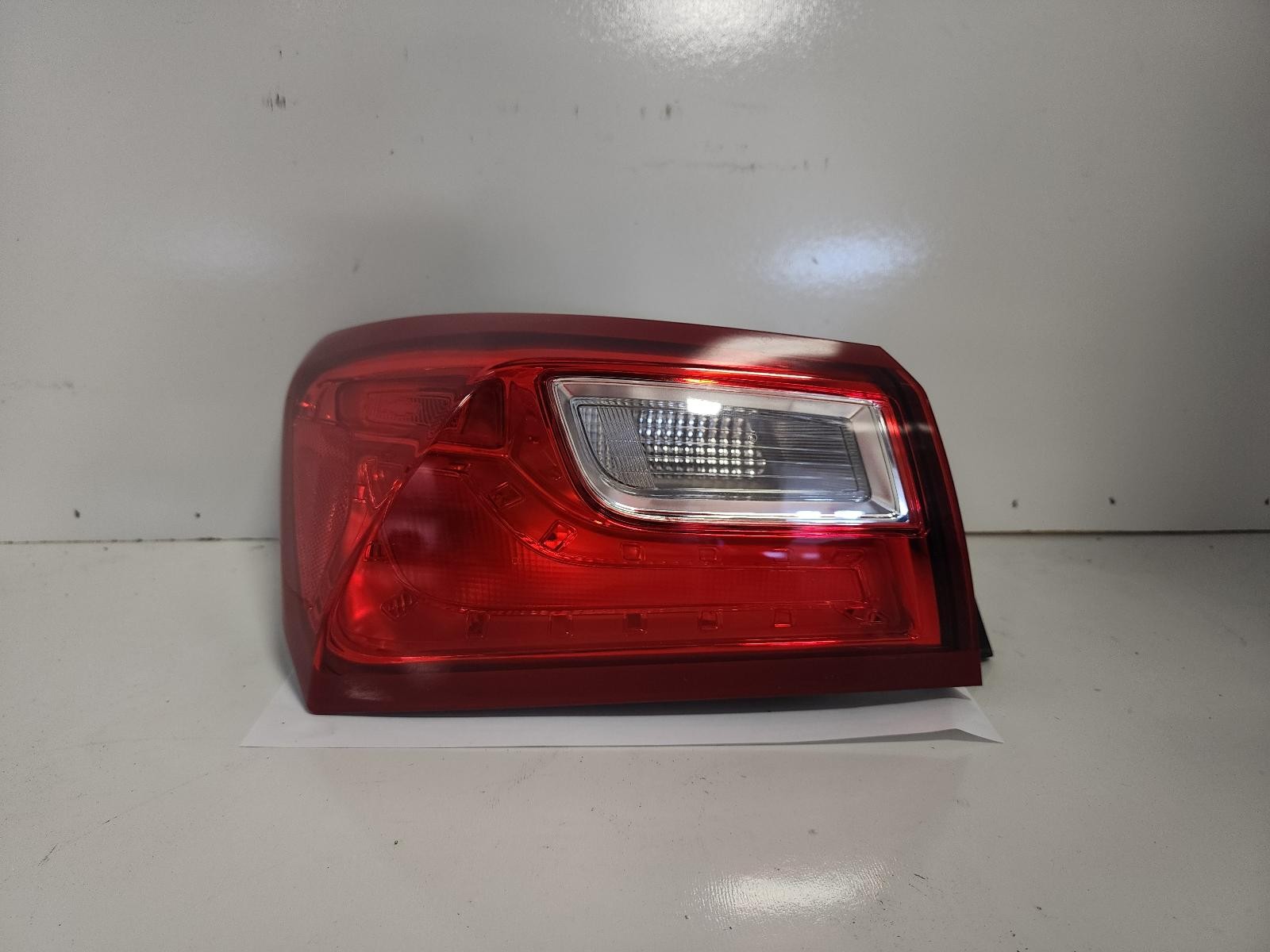 Used Left Outer Tail Light Assembly fits: 2016 Chevrolet Malibu VIN Z 4th digit