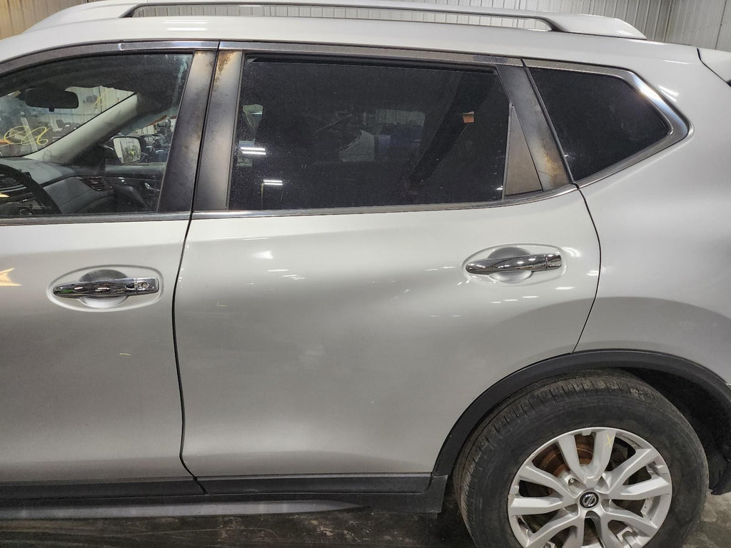 Used Rear Left Door Assembly Rear Side fits: 2020 Nissan Rogue electric VIN 5 1s