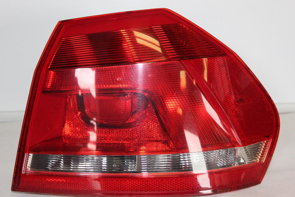 VOLKSWAGEN PASSAT R Taillight (Sdn), quarter panel mounted, R. 12 13 14 15