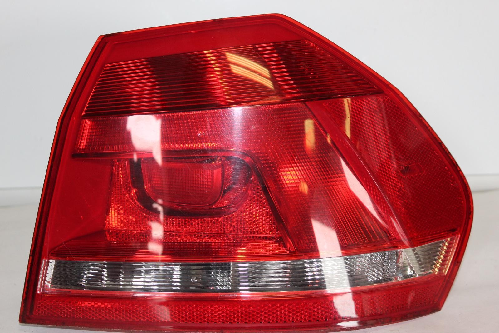 VOLKSWAGEN PASSAT R Taillight (Sdn), quarter panel mounted, R. 12 13 14 15