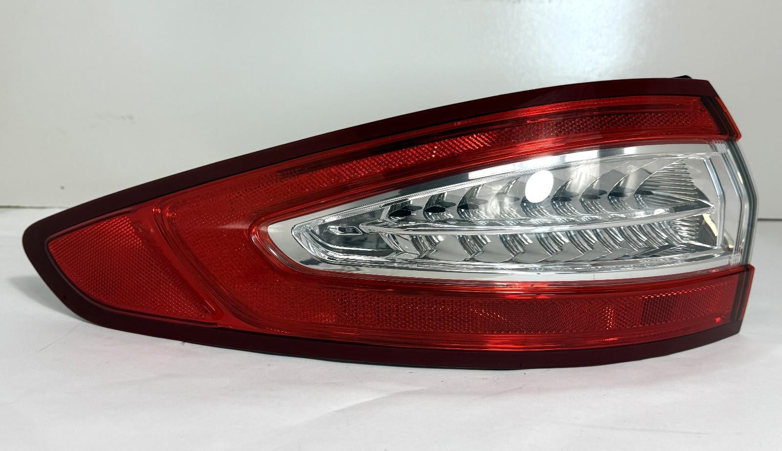 2013-2016 FORD FUSION TAILLIGHT LEFT SIDE QUARTER PANEL MOUNTED OEM