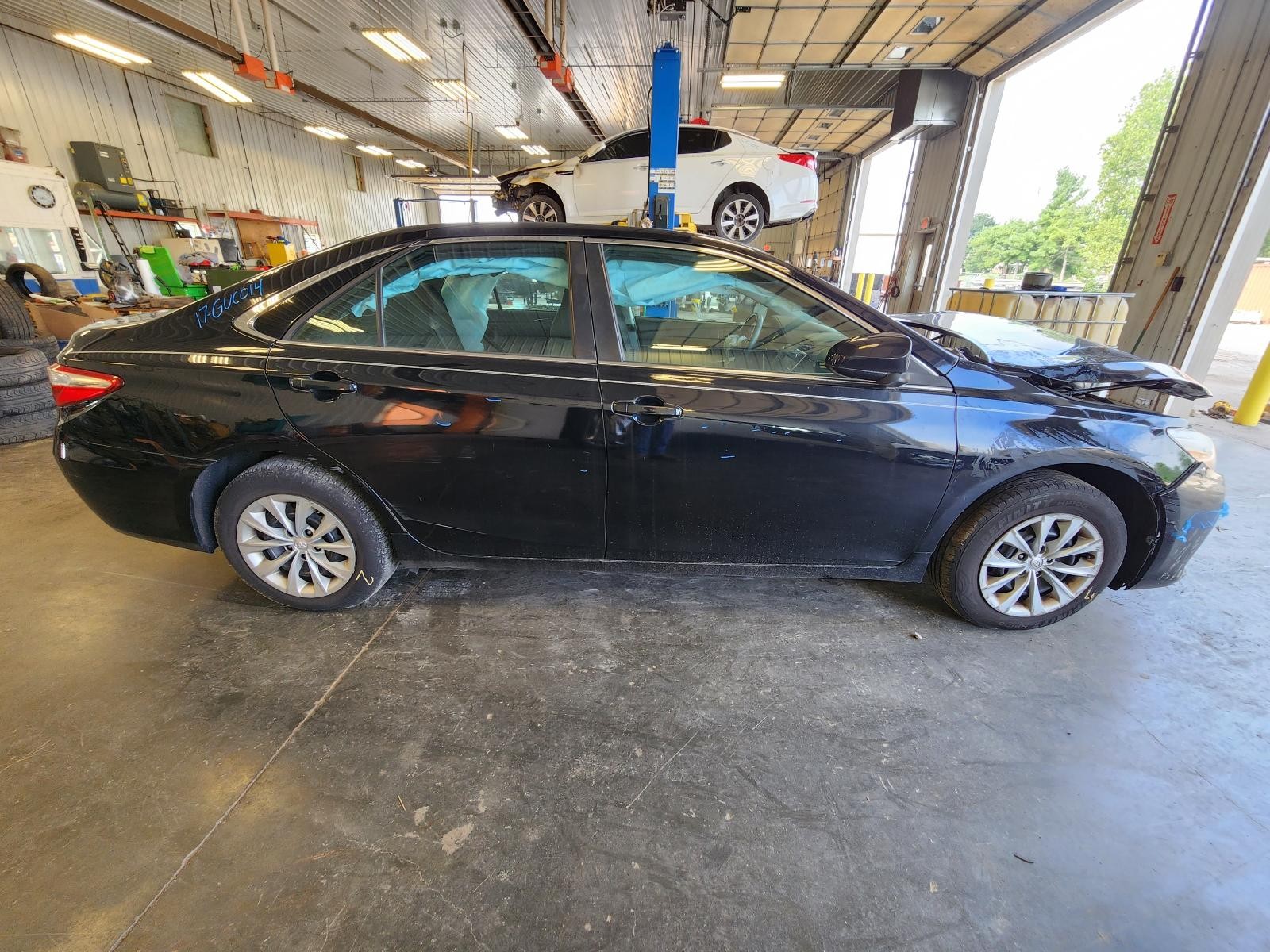 Used Rear Right Ind Rr Suspension Assembly fits: 2017 Toyota Camry without cross