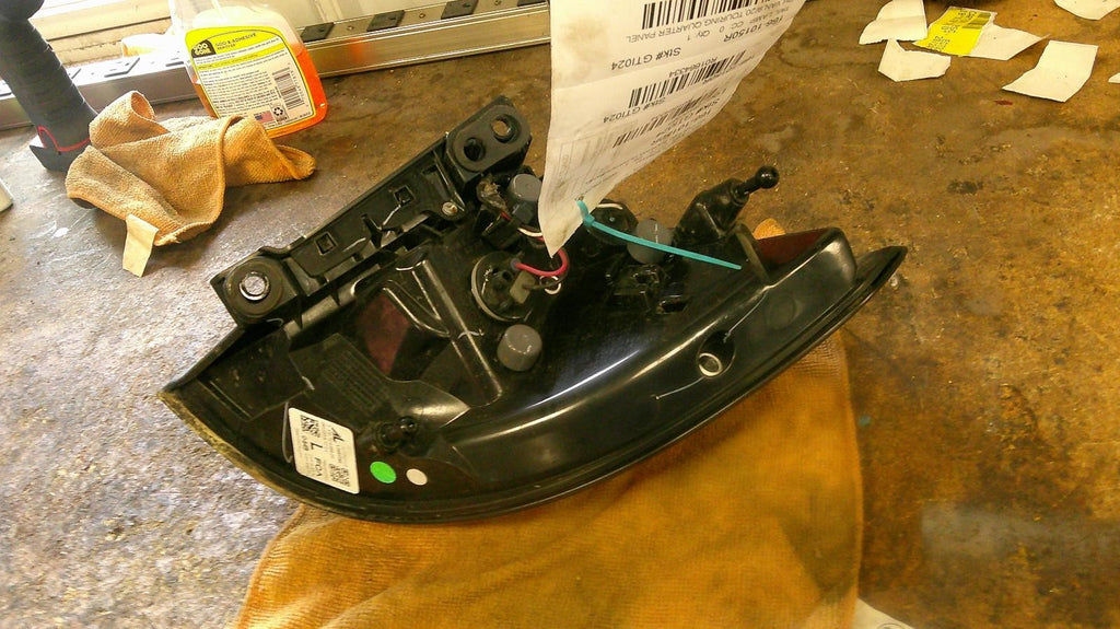 Used Right Tail Light Assembly fits: 2020 Chrysler Pacifica LED lamps quarter pa