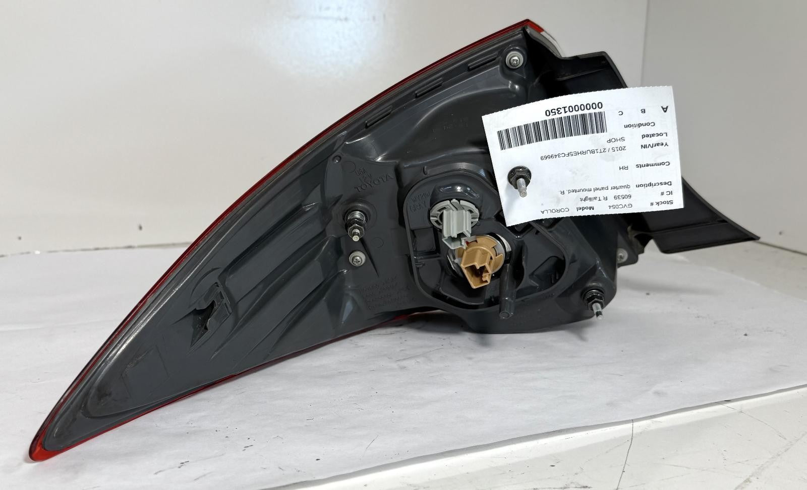2014-2016 TOYOTA COROLLA TAIL LIGHT RIGHT PASSENGER SIDE OEM