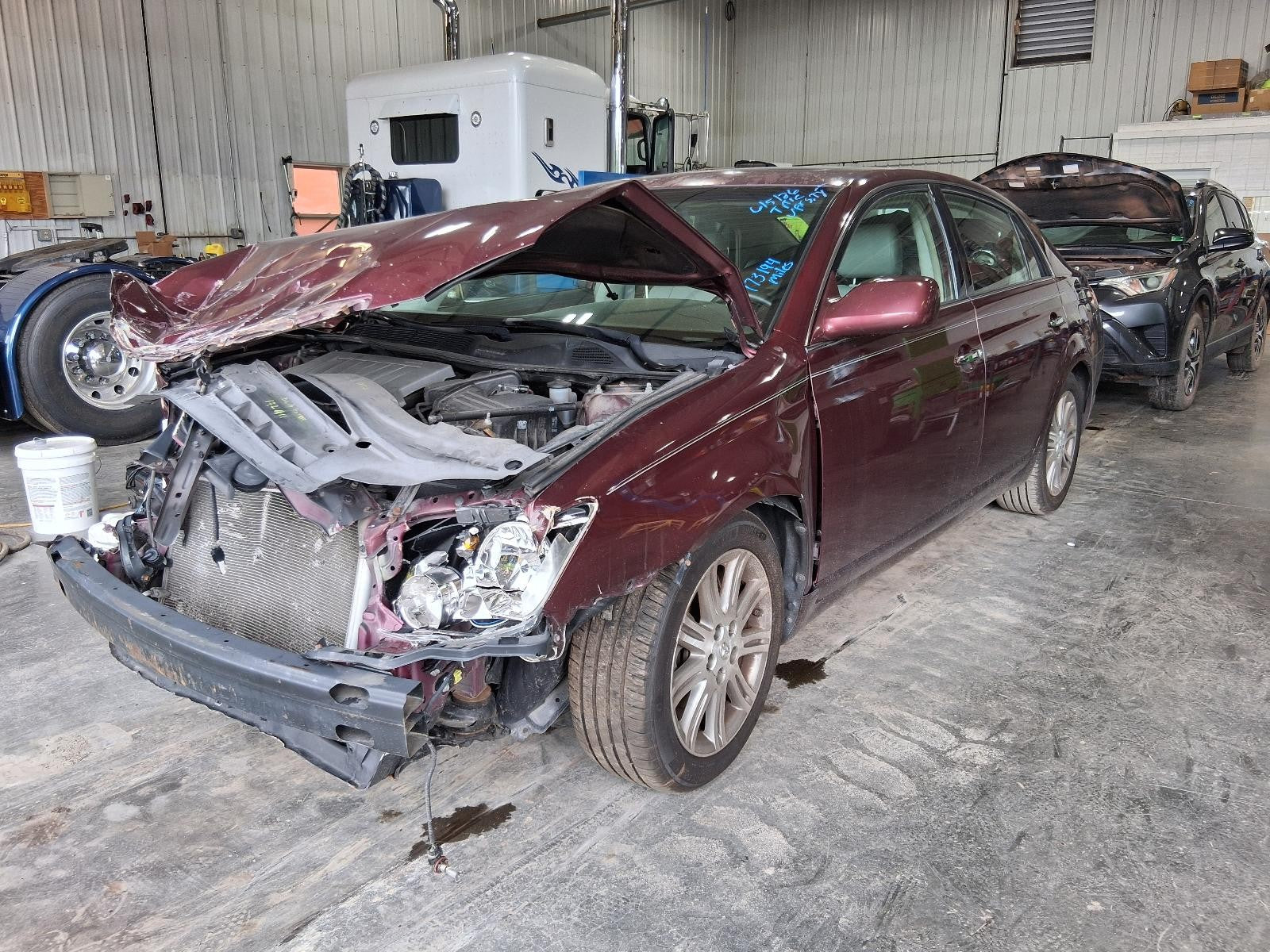 Used Left Tail Light Assembly fits: 2008 Toyota Avalon quarter panel mounted Lef