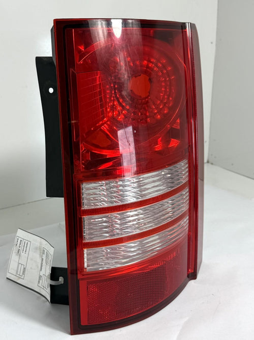 2008-2010 CHRYSLER TOWN & COUNTRY TAILLIGHT RIGHT SIDE OEM