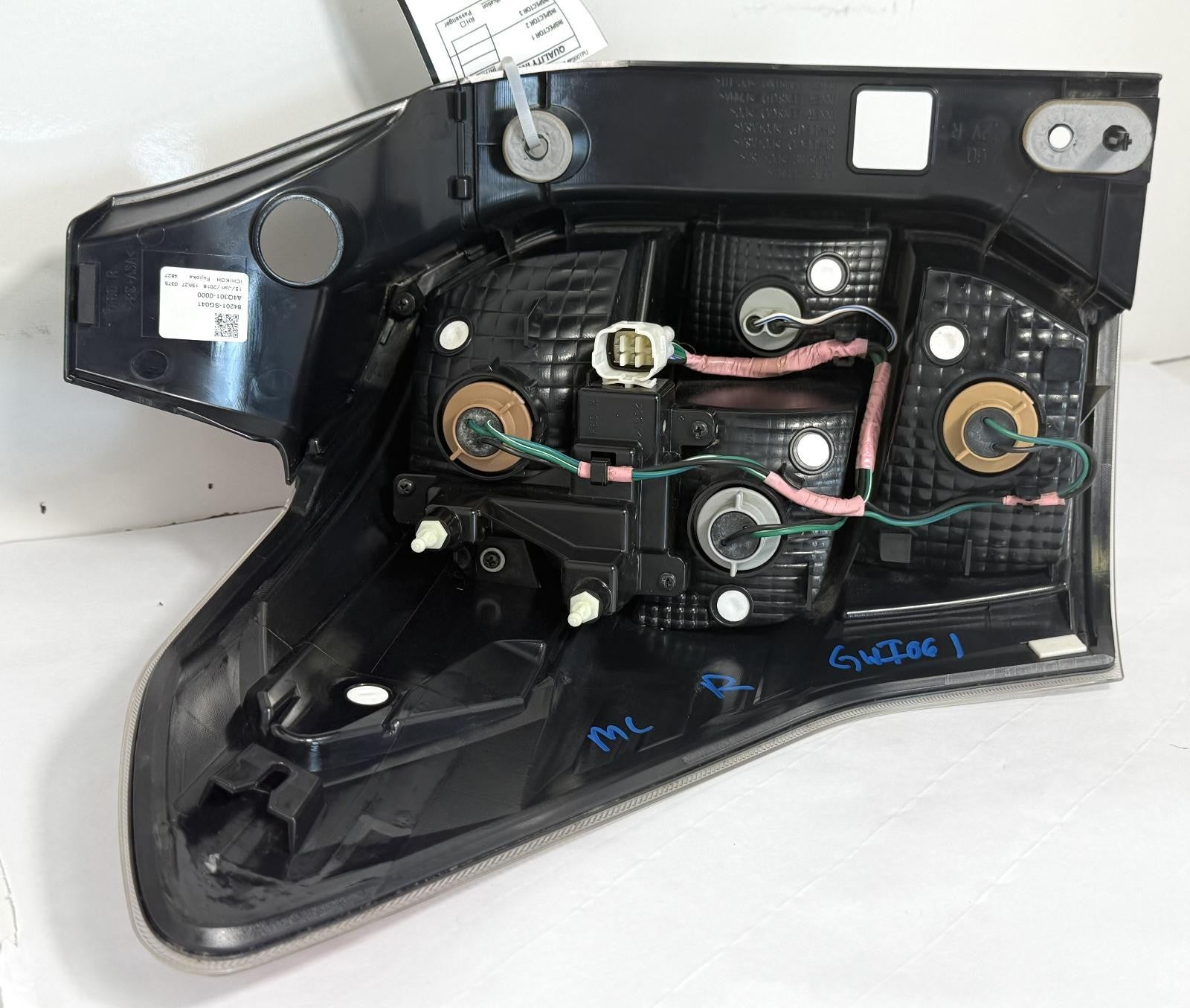 2014-2016 SUBARU FORESTER TAILLIGHT RIGHT SIDE OEM