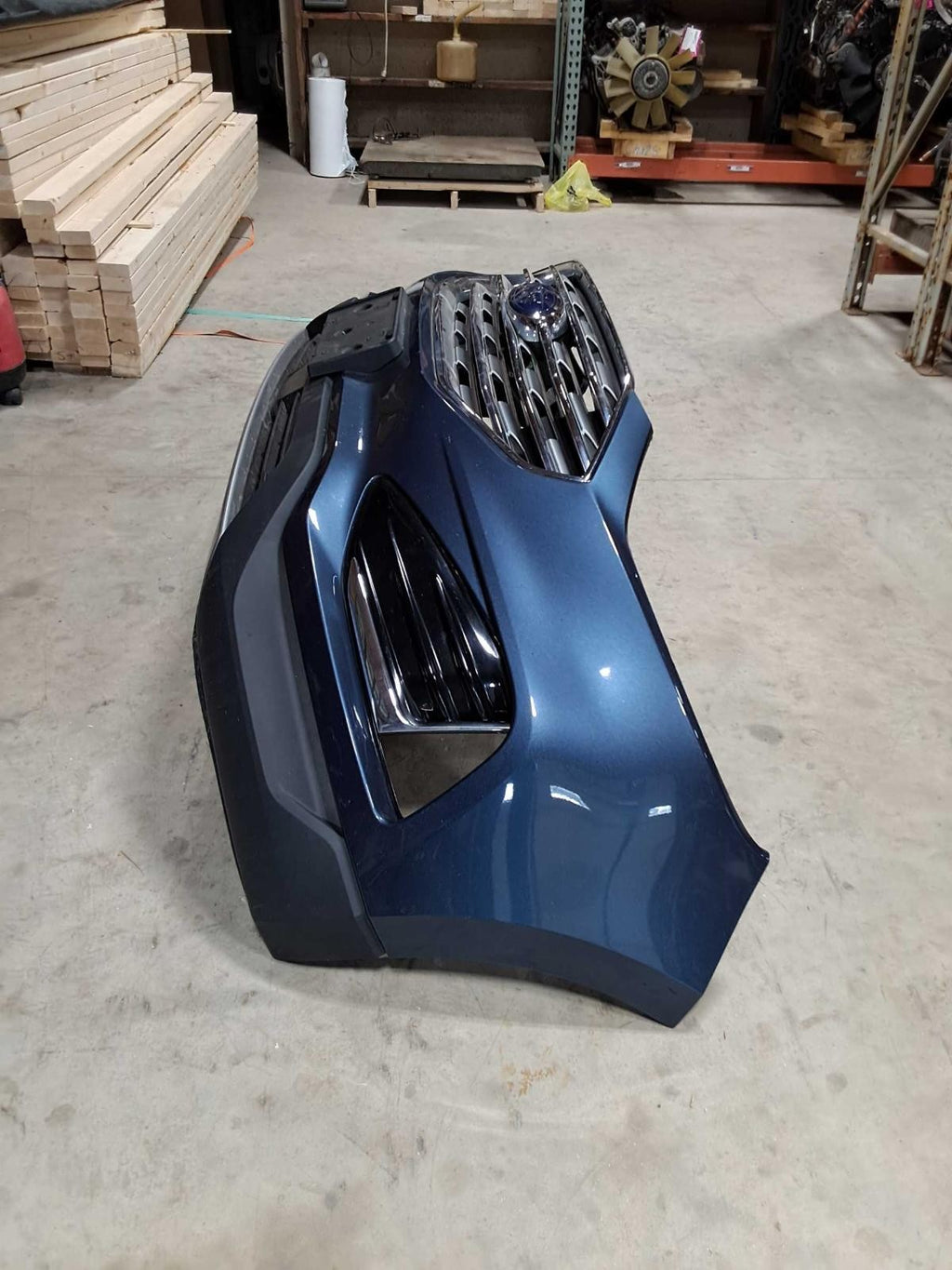Used Front Bumper Assembly Front fits: 2019 Ford Edge SEL w/adaptive cruise Fron