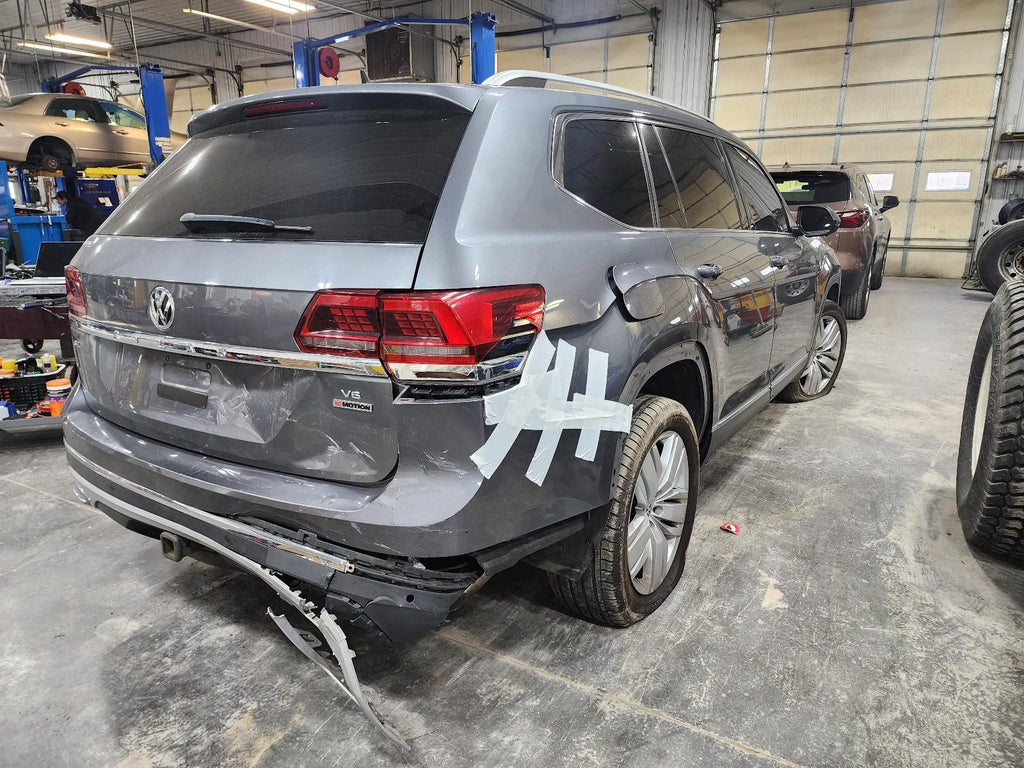 Used Air Cleaner Assembly fits: 2018 Volkswagen Atlas 3.6 Grade A