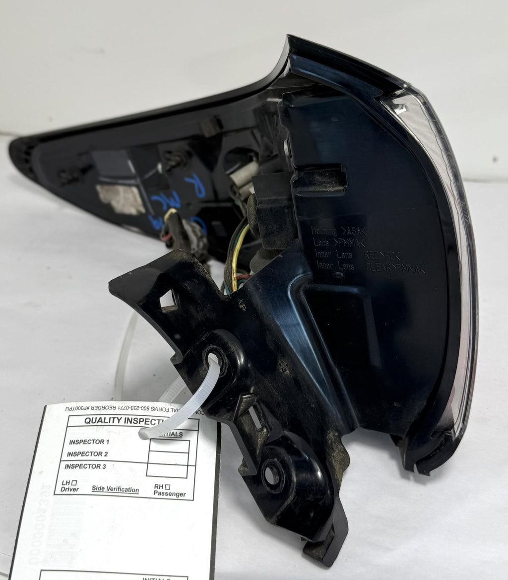 2016-2018 NISSAN MURANO TAILLIGHT RIGHT PASSENGER SIDE OEM