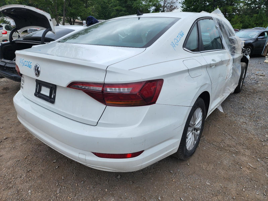Used Left Headlight Assembly fits: 2019 Volkswagen Jetta LED w/o projector Left