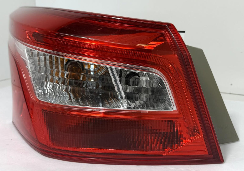 Used Left Tail Light Assembly fits: 2018 Nissan Sentra quarter panel mounted Lef