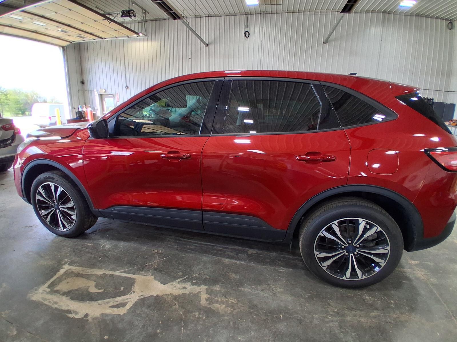 Used Left Tail Light Assembly fits: 2022 Ford Escape quarter panel mounted Left
