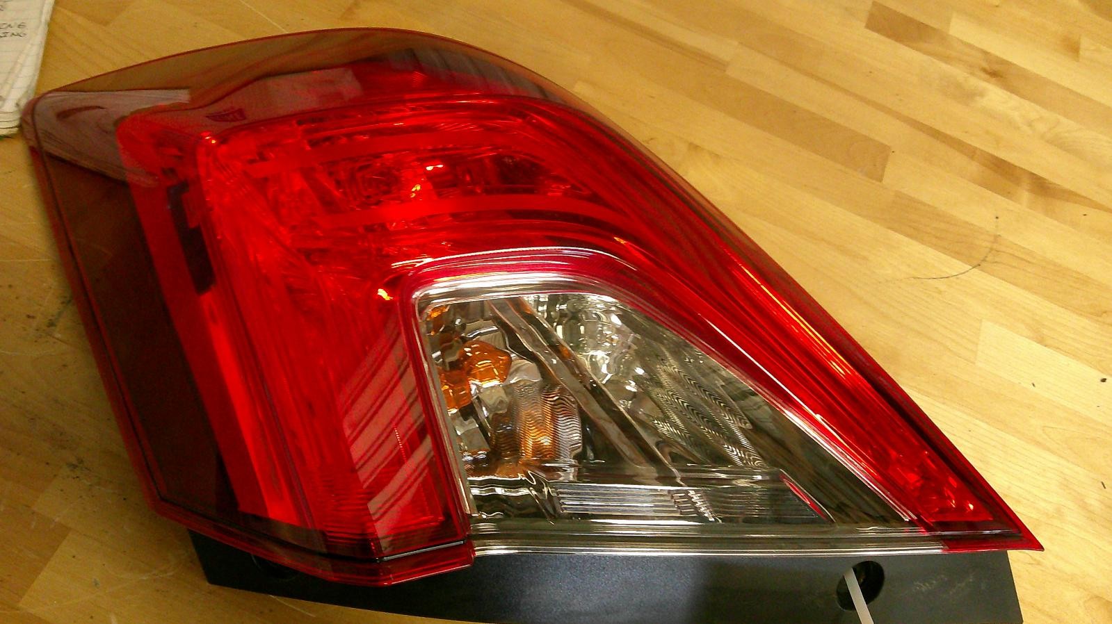 Used Right Tail Light Assembly fits: 2016 Honda Civic Sedan quarter mounted Righ